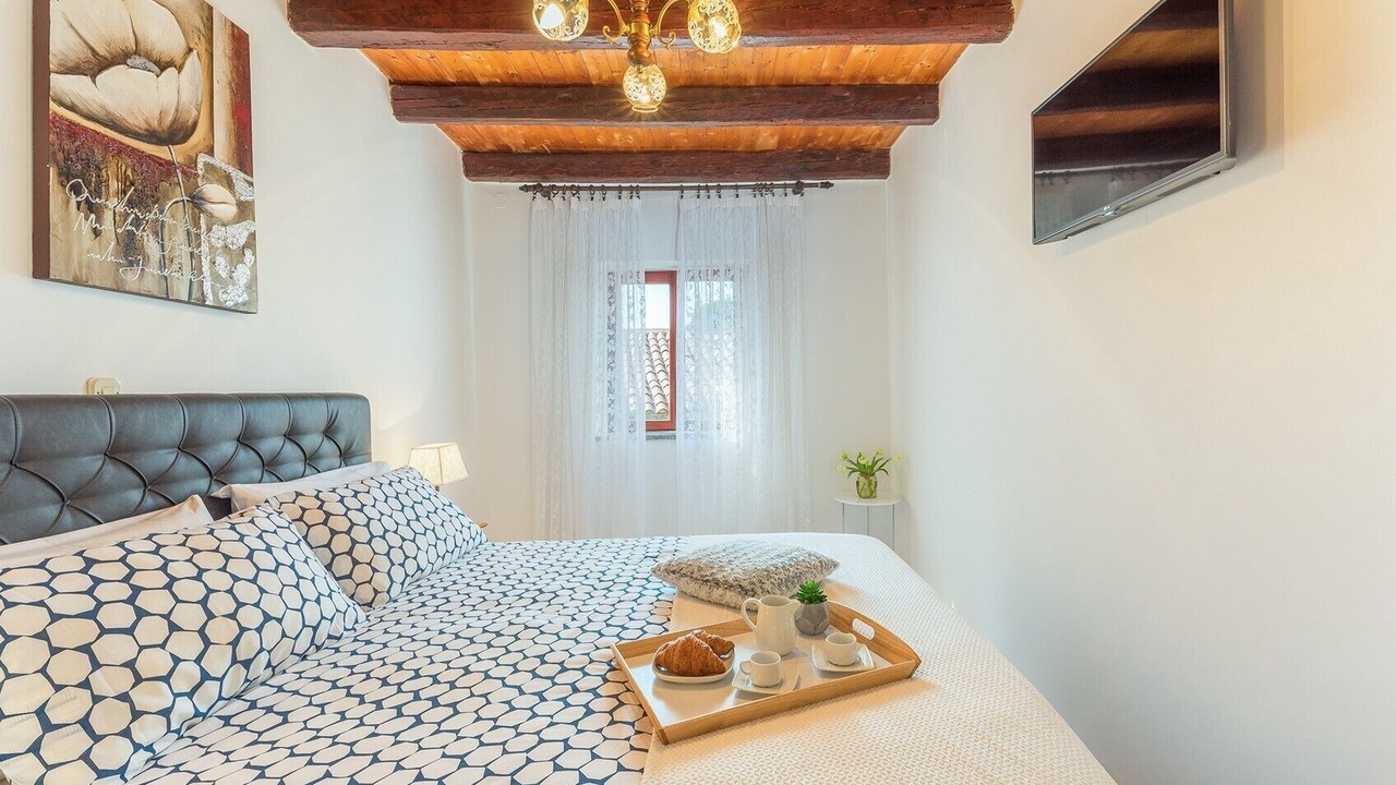Photo of Bedroom in Mrgani