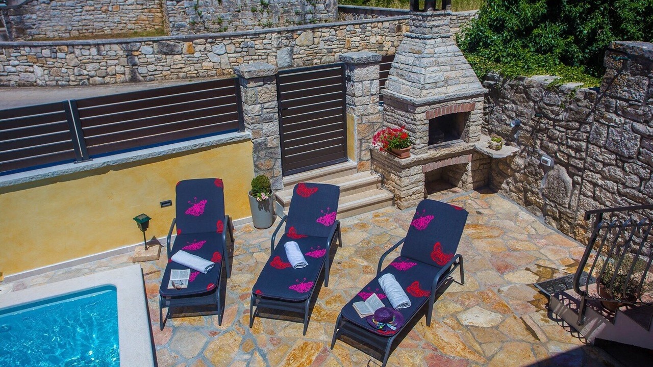 Photo of Patio Balcony in Mrgani