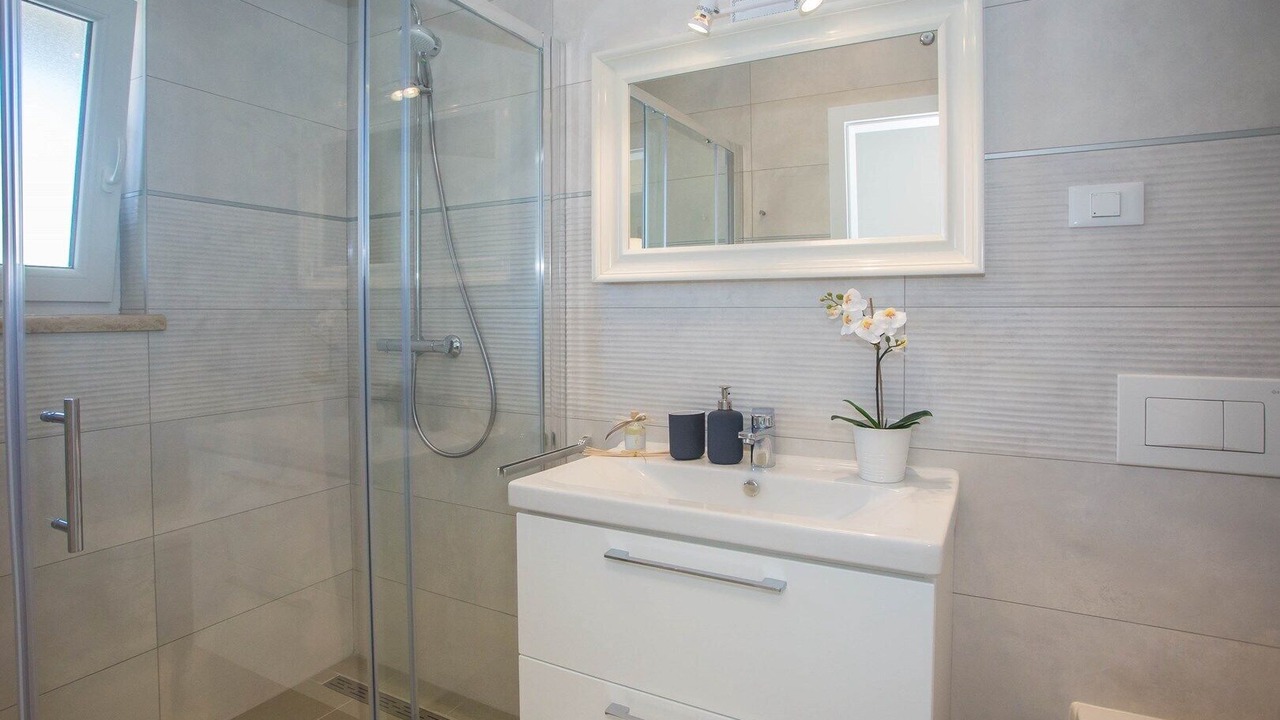 Photo of Bathroom in Mrgani