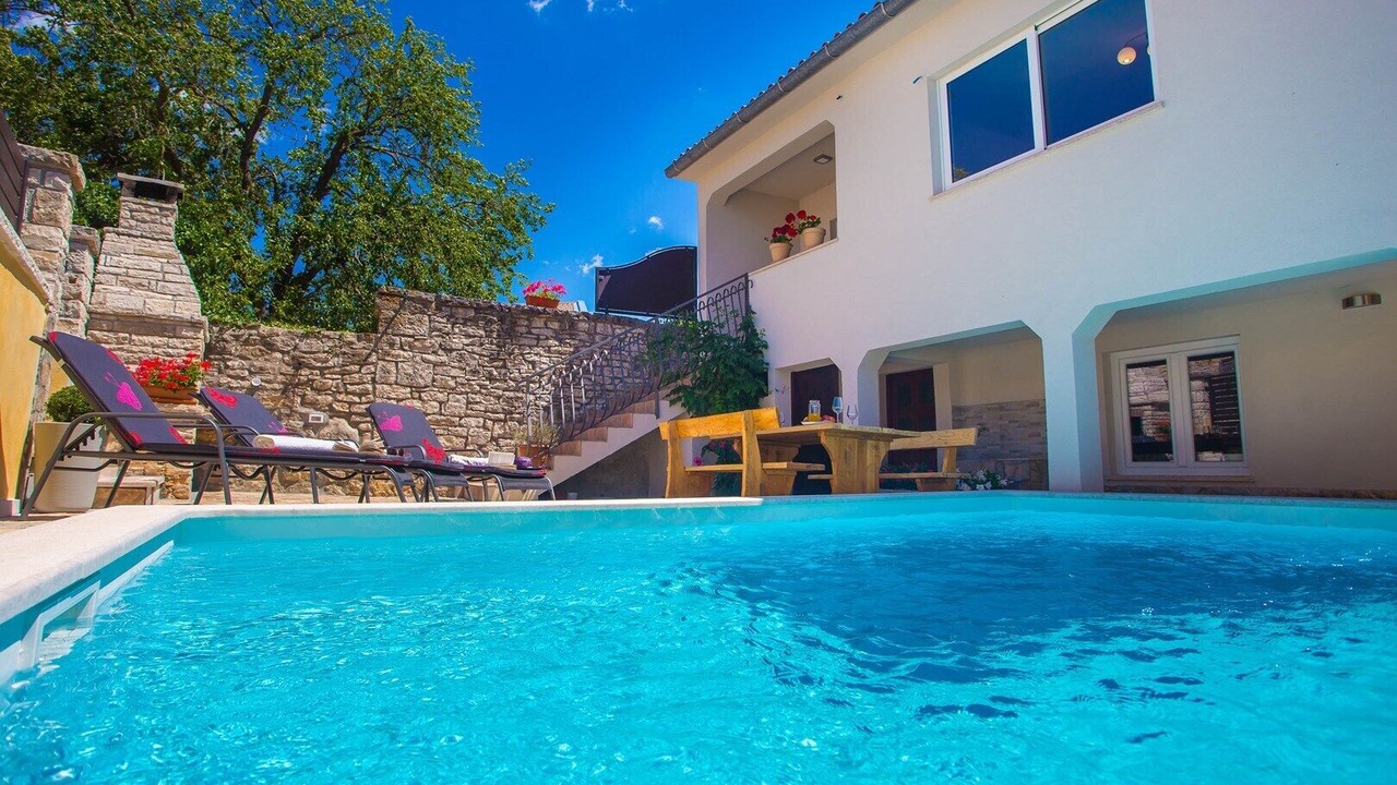 Photo of Outdoor in Mrgani
