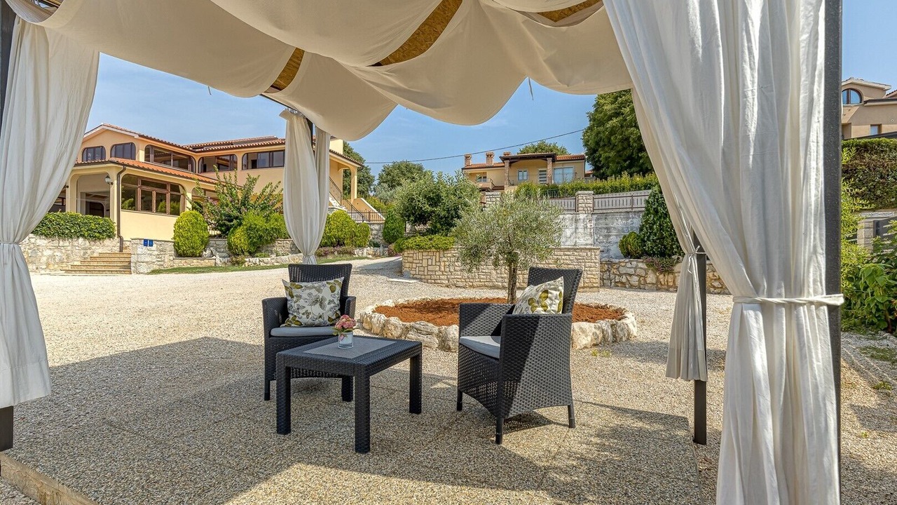 Photo of Patio Balcony in Musalez