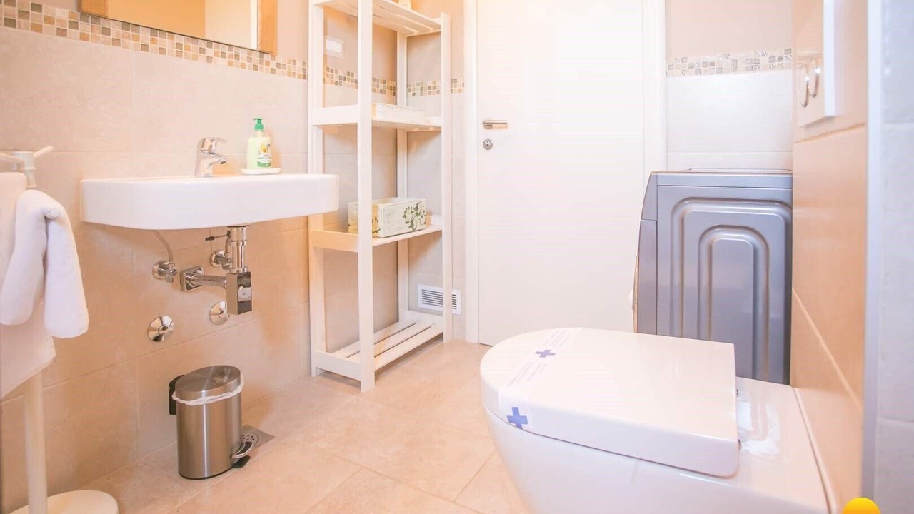 Photo of Bathroom in Tar