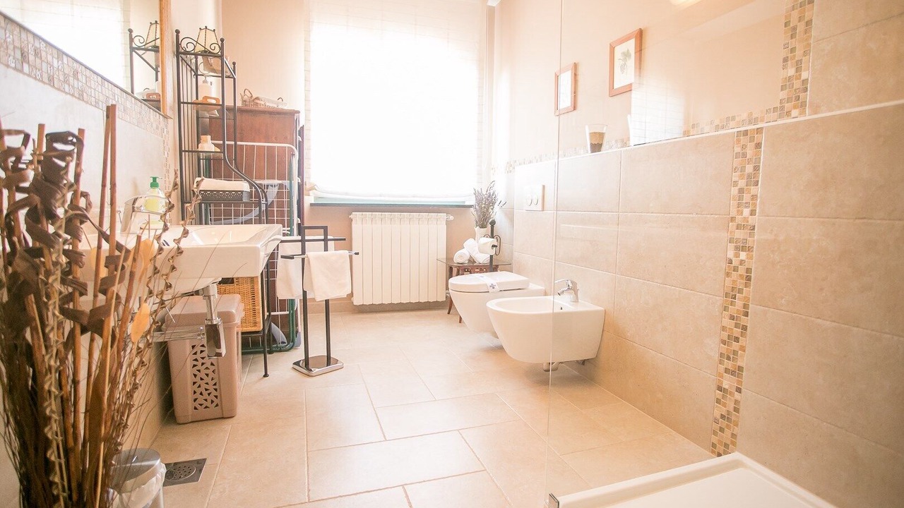 Photo of Bathroom in Tar