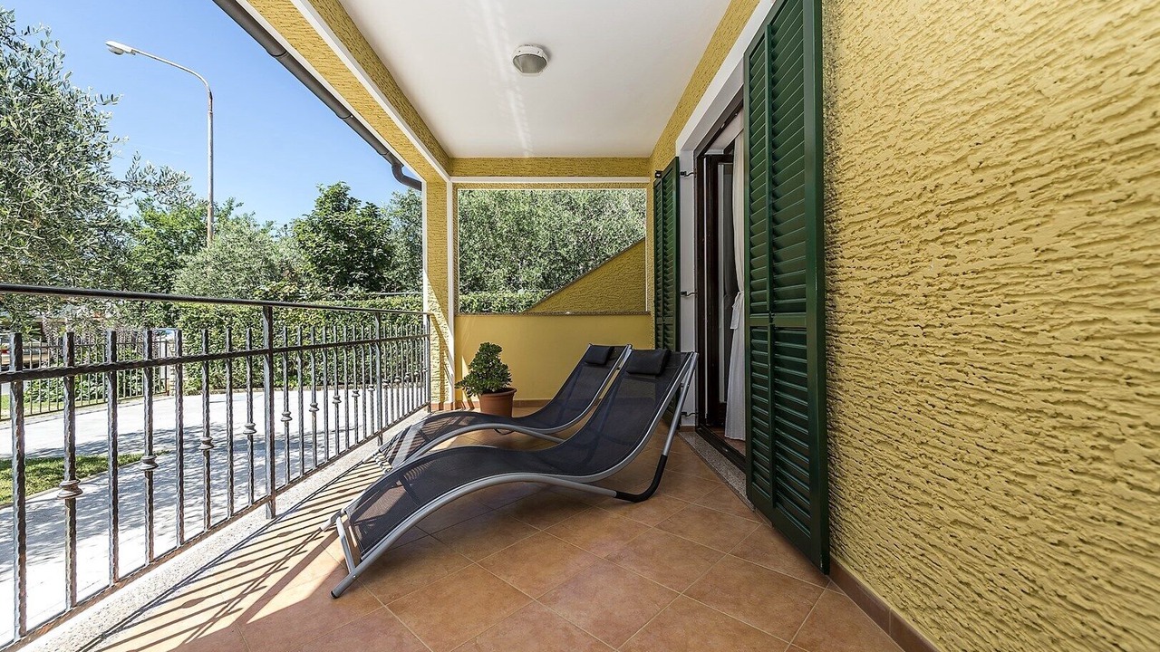 Photo of Patio Balcony in Kadumi