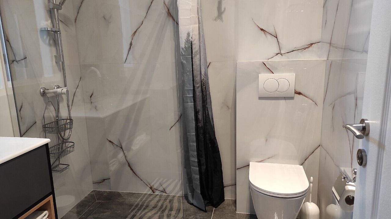 Photo of Bathroom in Mali Maj