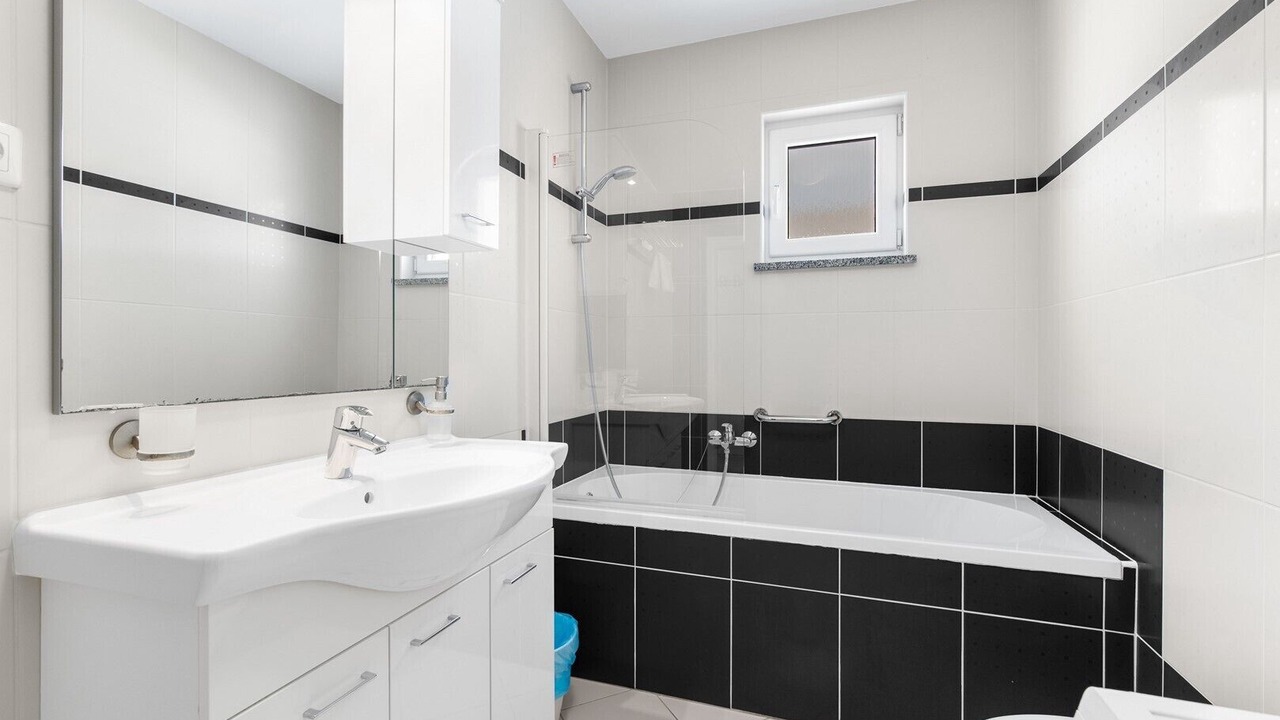 Photo of Bathroom in Mali Maj