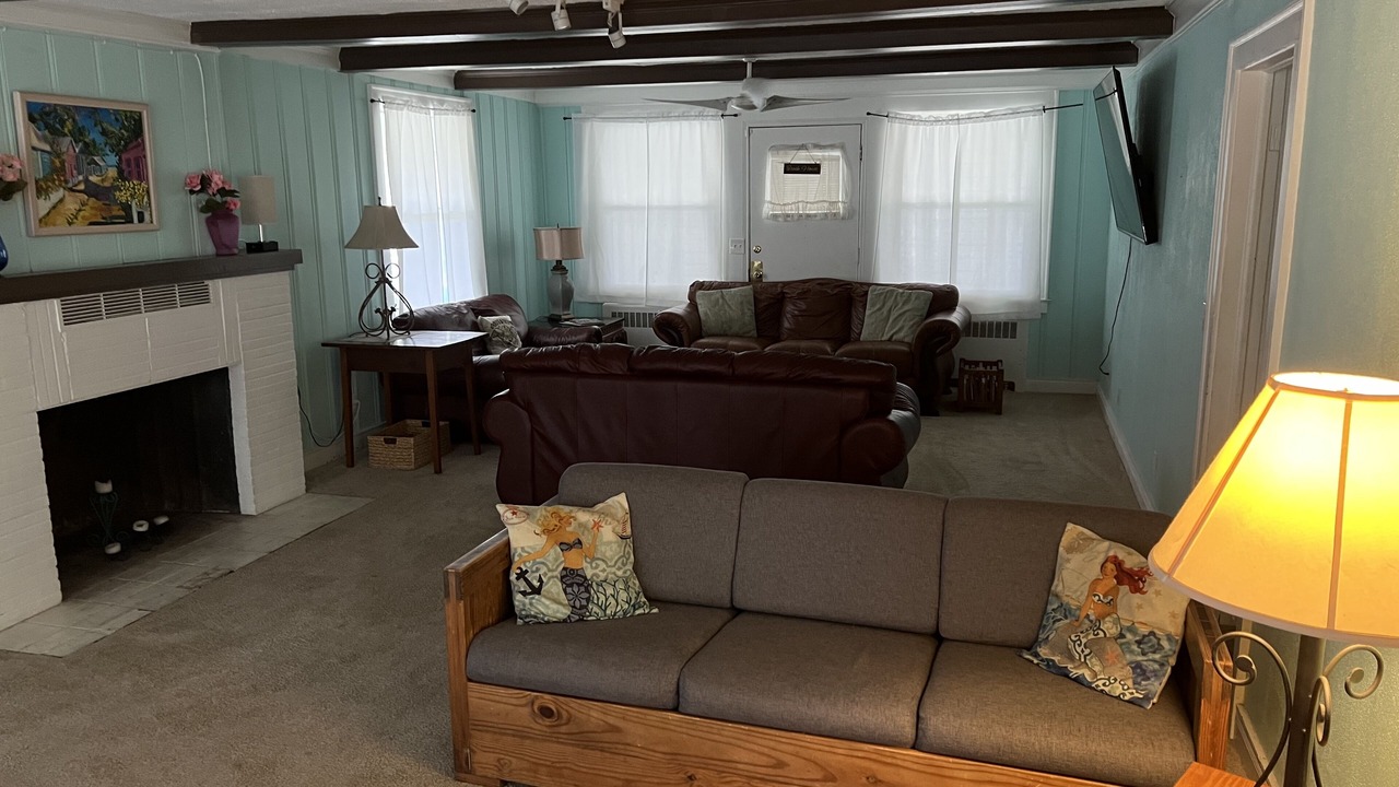 Photo of Livingroom in Willoughby Spit