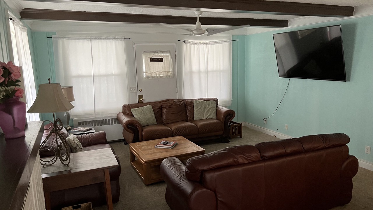 Photo of Livingroom in Willoughby Spit