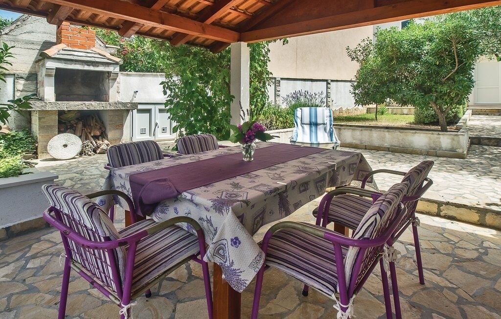 Photo of Outdoor in Sutivan
