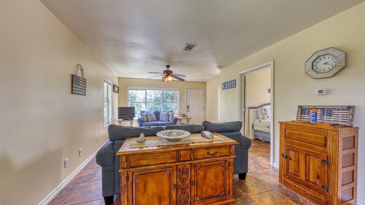 Photo of Livingroom in Buchanan Dam