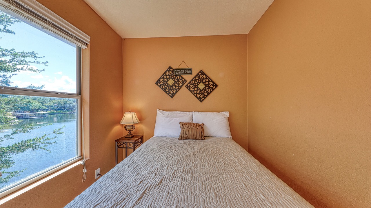 Photo of Bedroom in Buchanan Dam