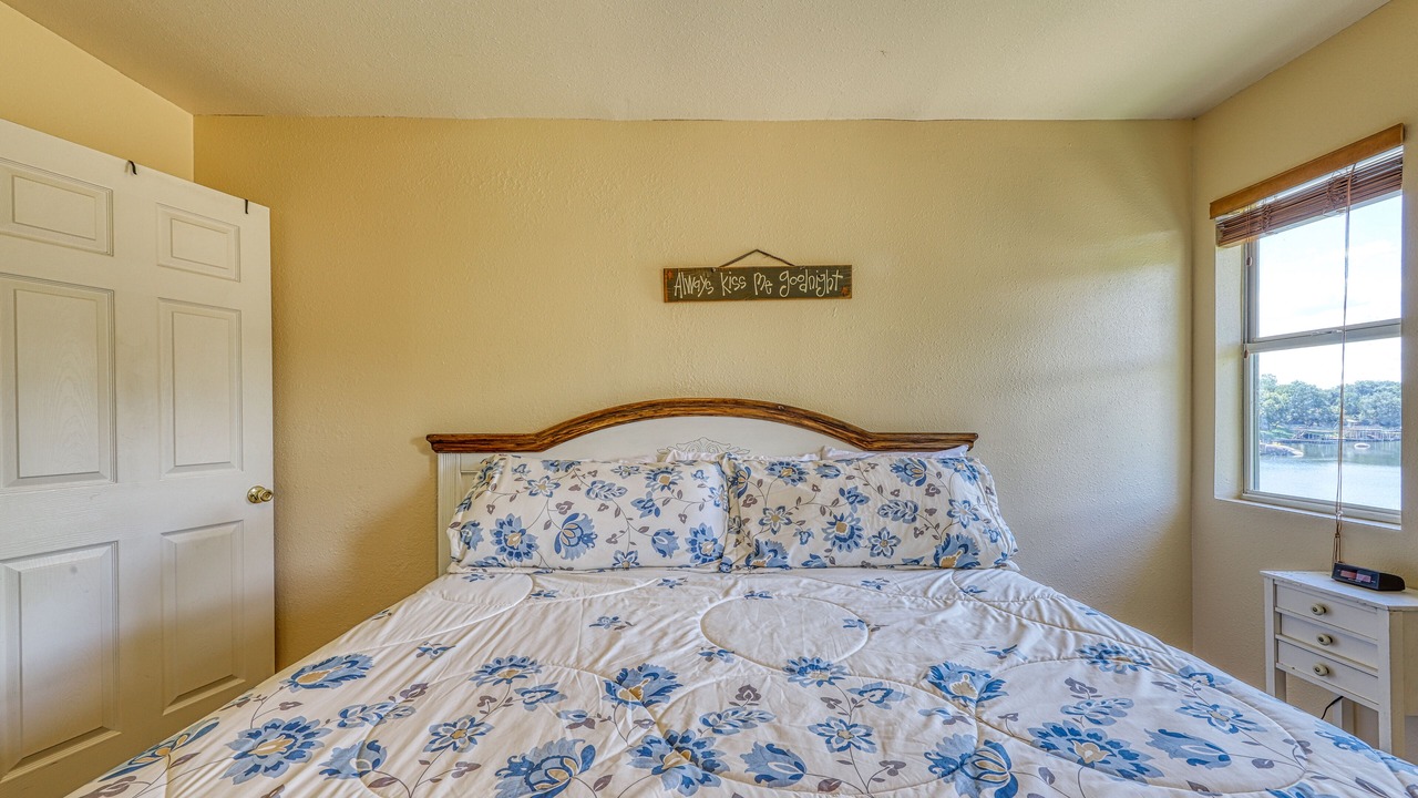 Photo of Bedroom in Buchanan Dam