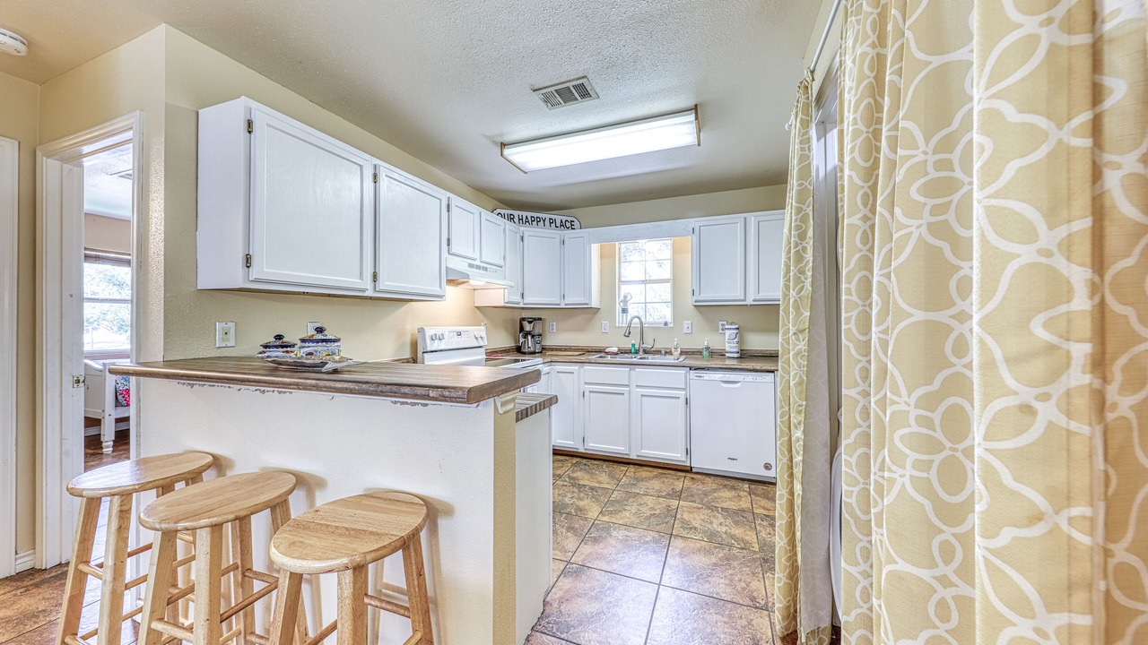 Photo of Kitchen in Buchanan Dam