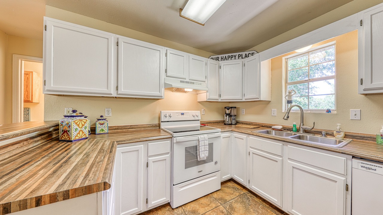 Photo of Kitchen in Buchanan Dam