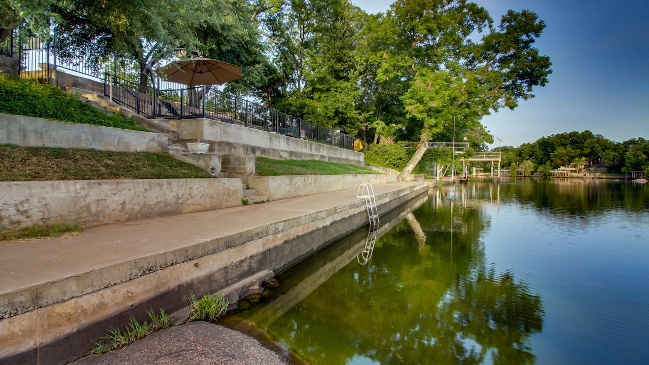 Photo of Outdoor in Buchanan Dam
