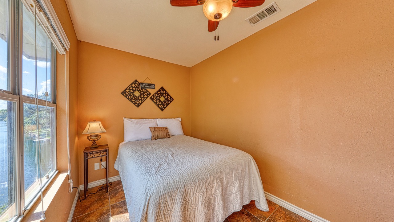 Photo of Bedroom in Buchanan Dam