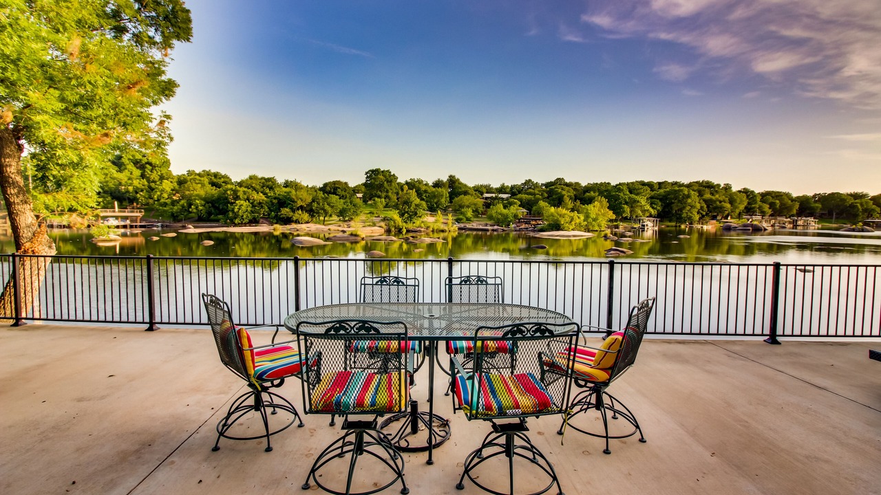 Photo of Outdoor in Buchanan Dam