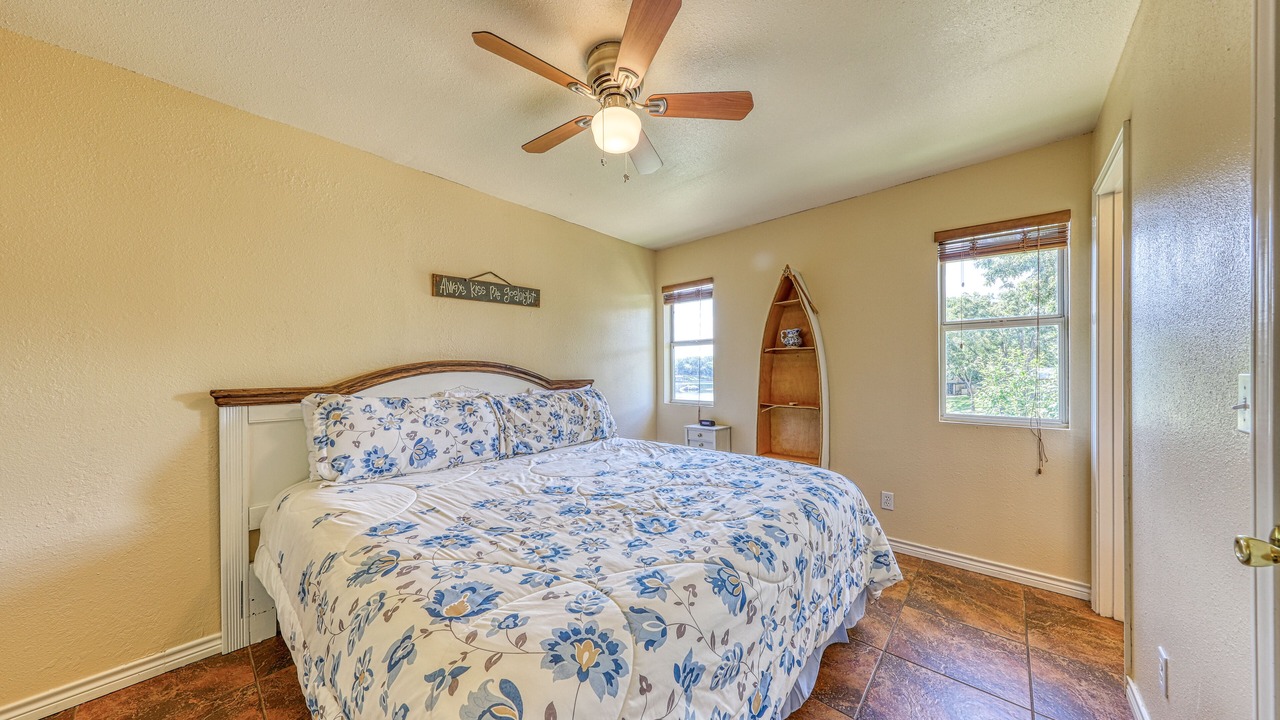 Photo of Bedroom in Buchanan Dam