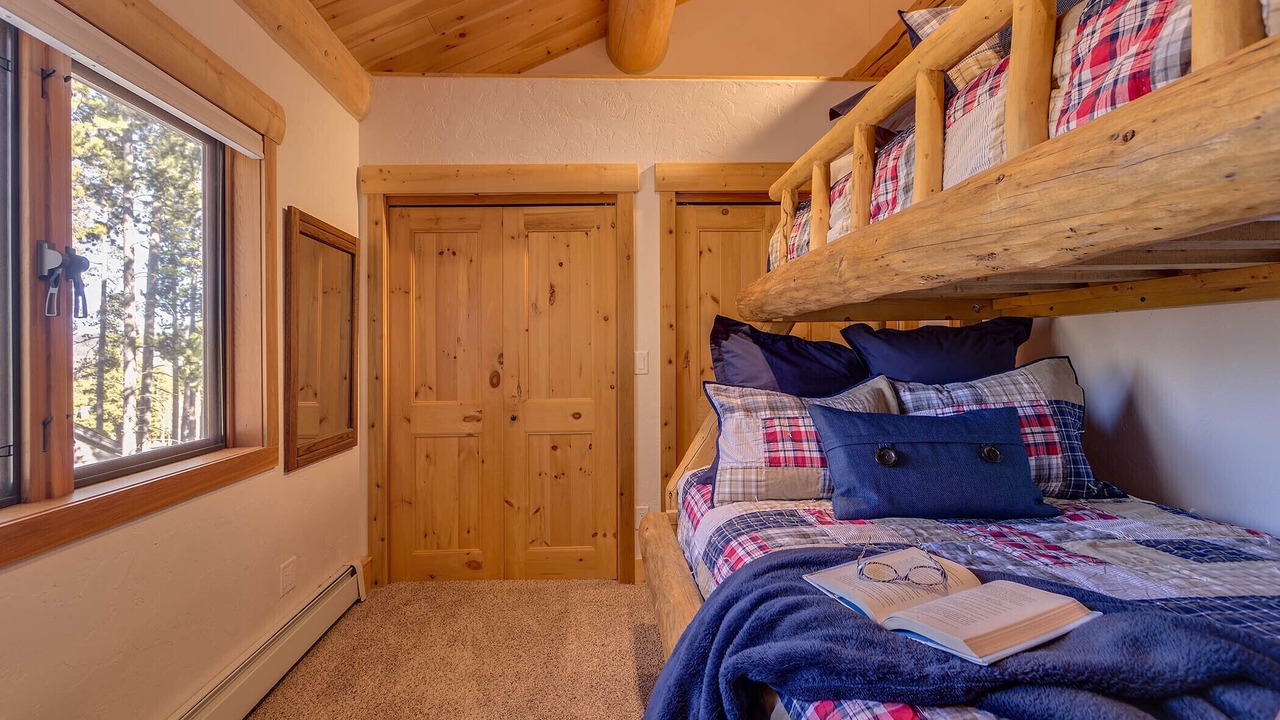 Photo of Bedroom in Boulder Ridge