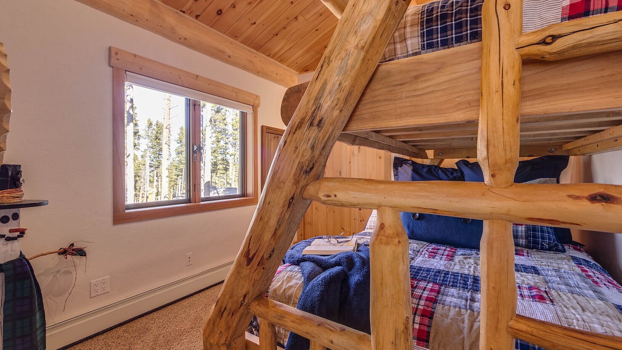 Photo of Bedroom in Boulder Ridge