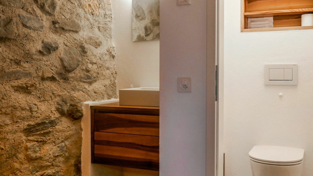 Photo of Bathroom in Negrentino