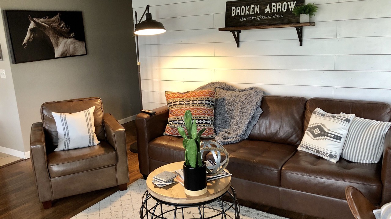 Photo of Livingroom in Broken Arrow