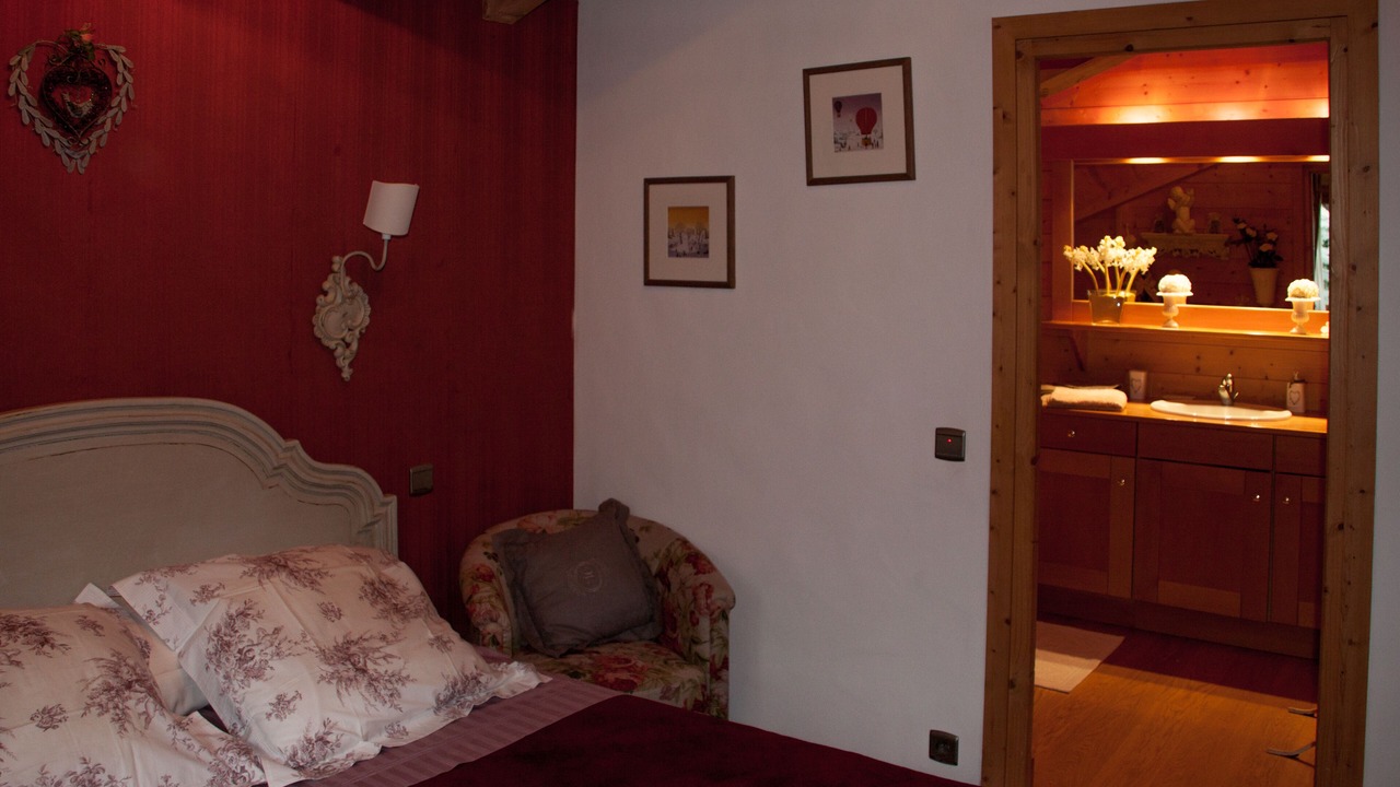 Photo of Bedroom in Demi-Quartier