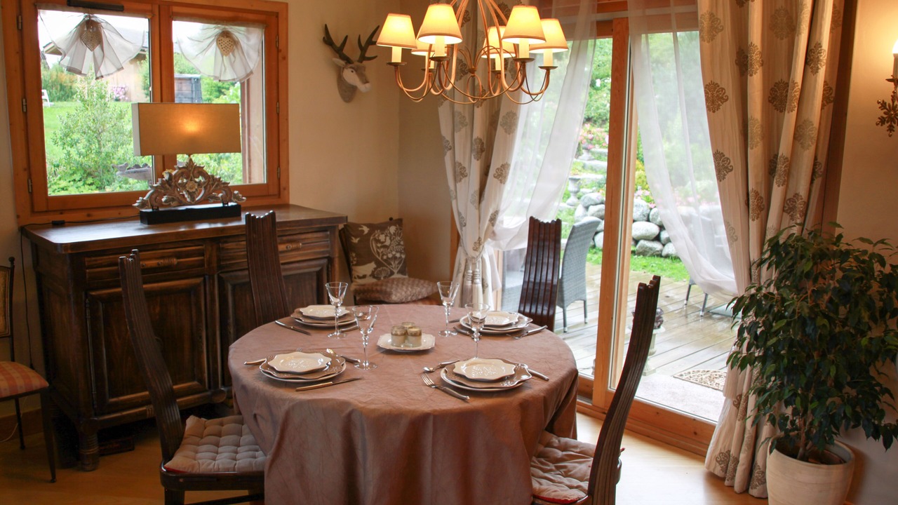 Photo of Others in Demi-Quartier