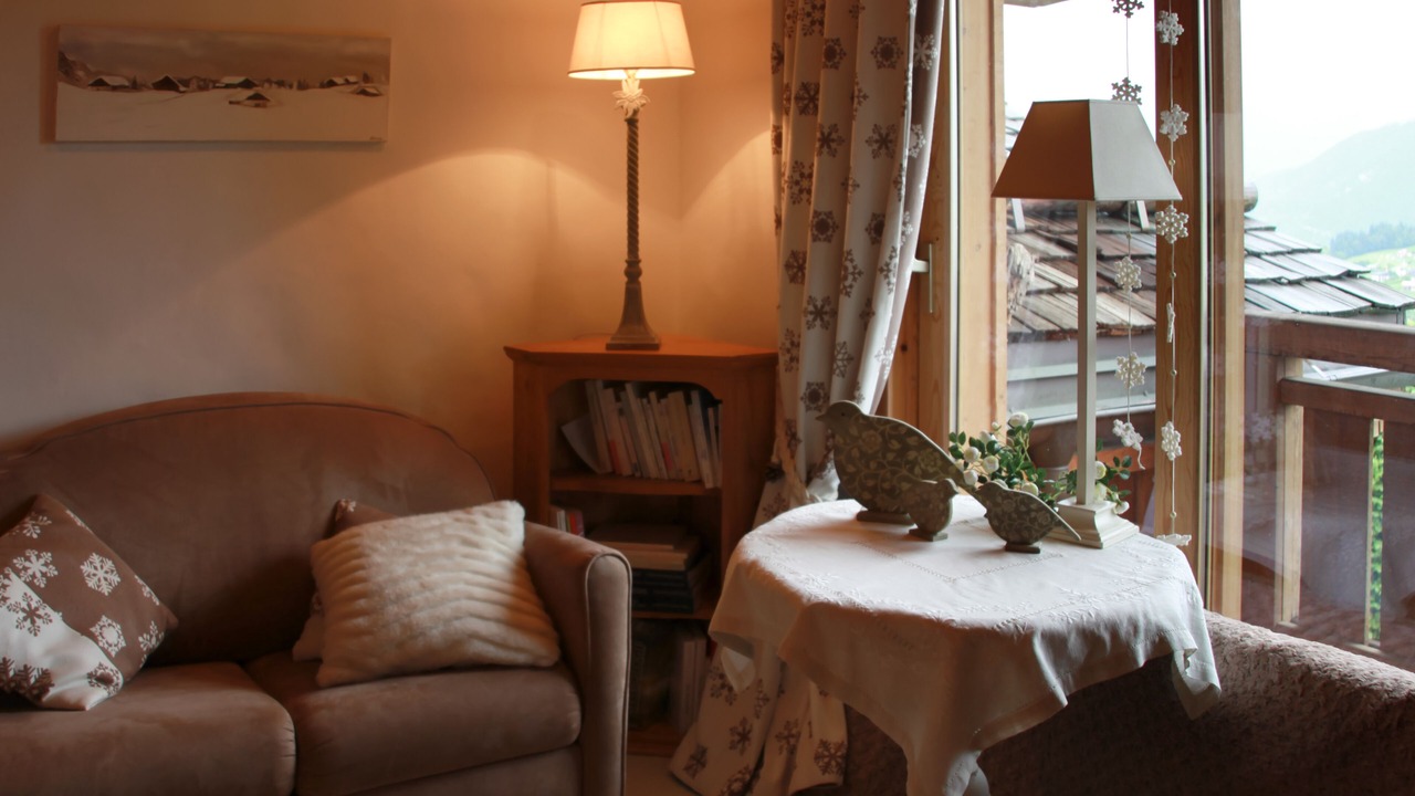 Photo of Livingroom in Demi-Quartier