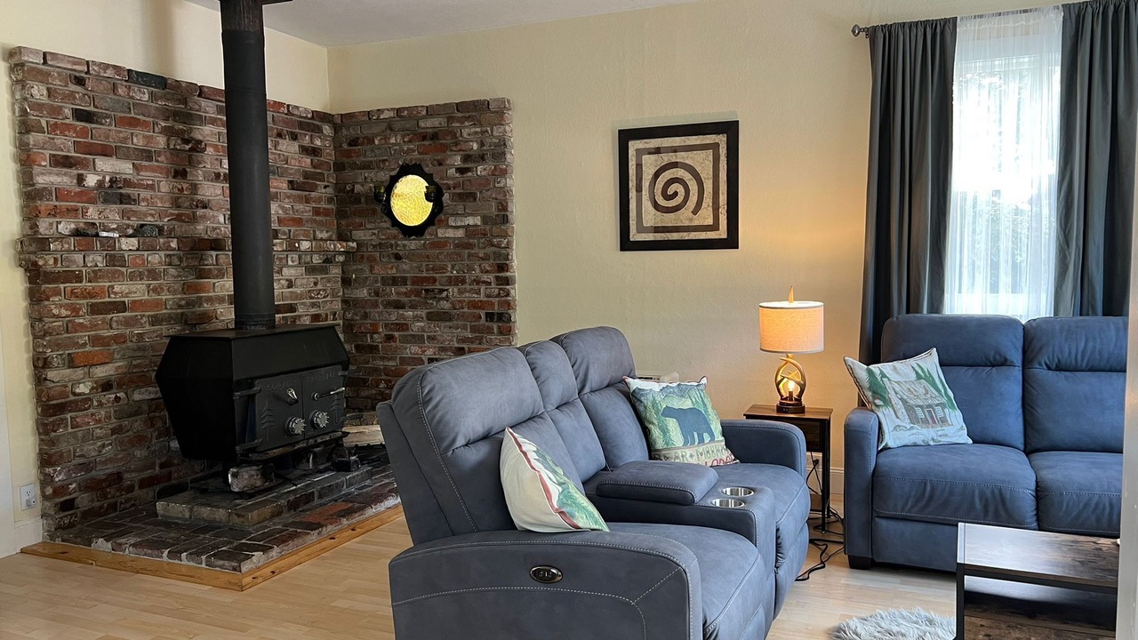 Photo of Livingroom in Dunsmuir