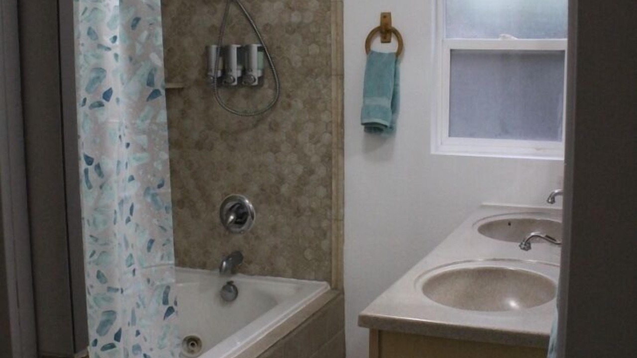 Photo of Bathroom in Dunsmuir