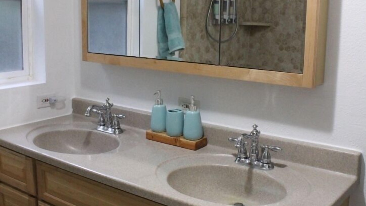 Photo of Bathroom in Dunsmuir