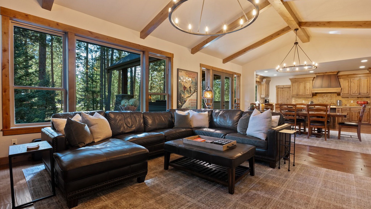 Photo of Livingroom in Sunriver
