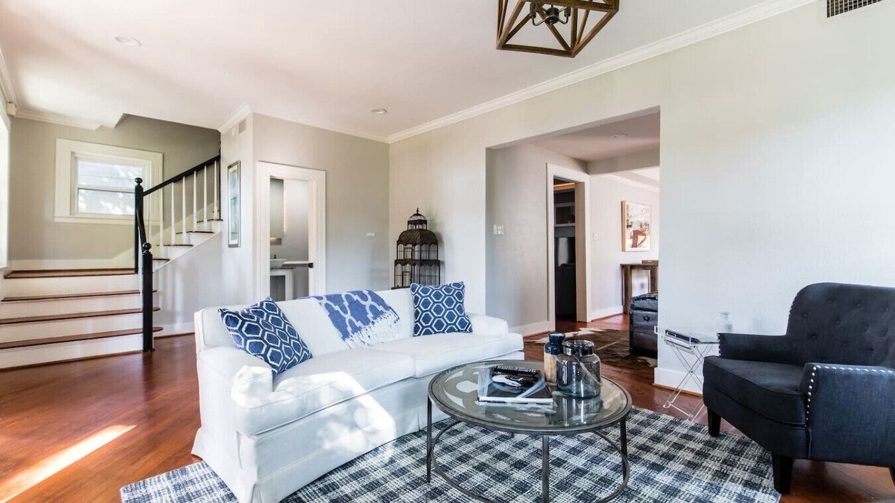 Photo of Livingroom in Peak's Suburban Addition