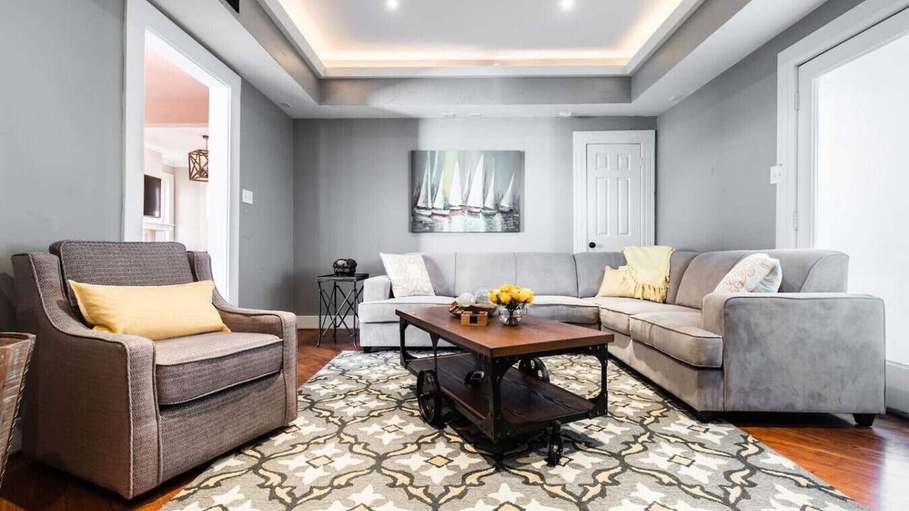 Photo of Livingroom in Peak's Suburban Addition