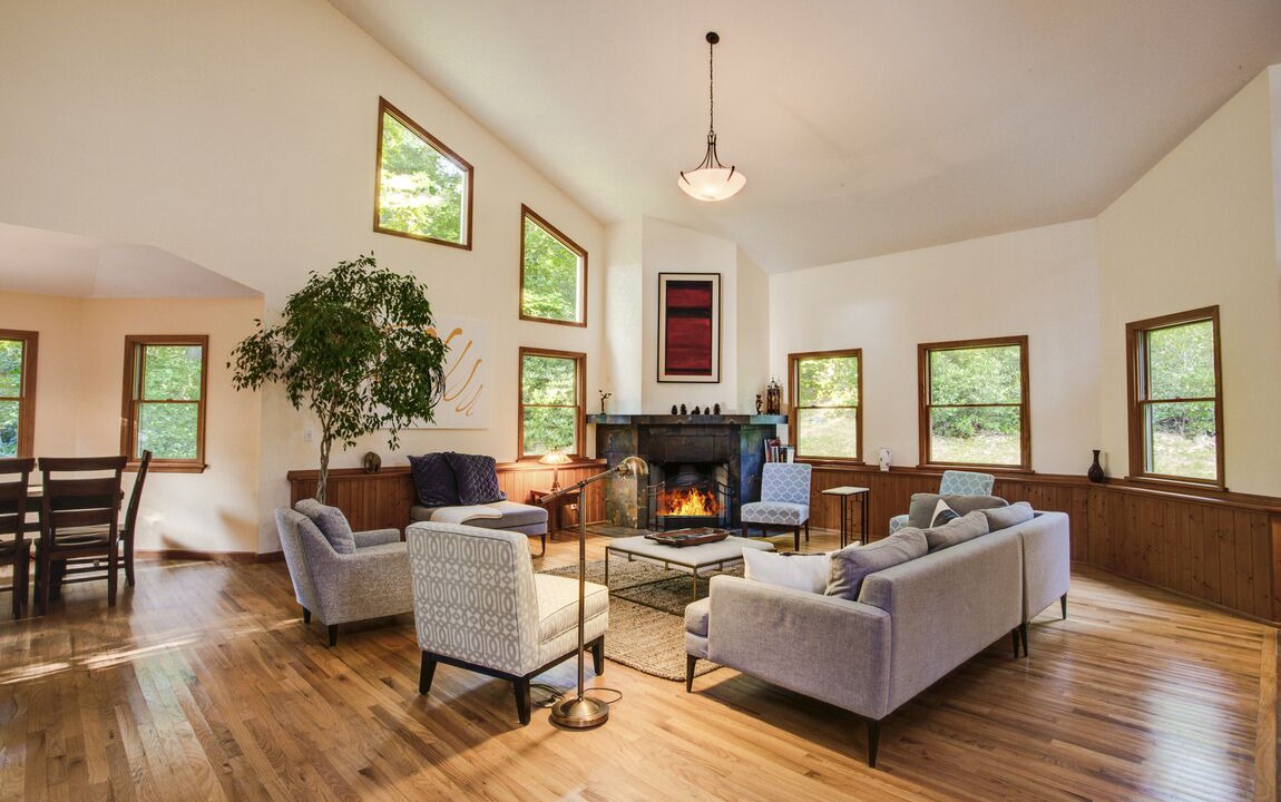 Photo of Livingroom in Fairview
