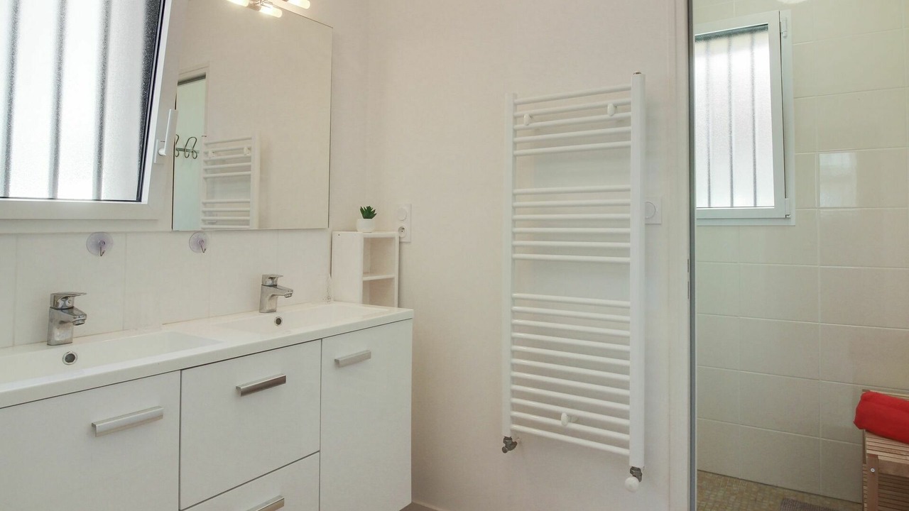 Photo of Bathroom in Saint-Lunaire