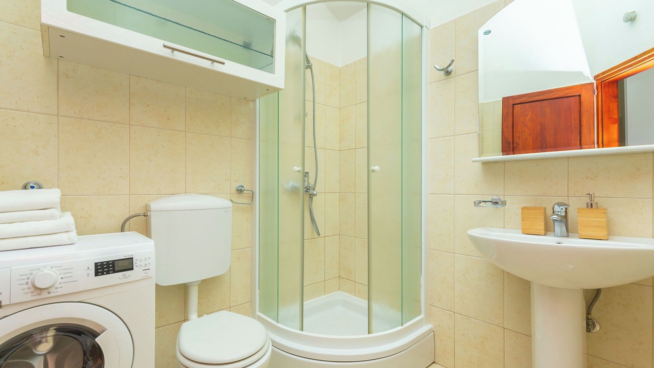 Photo of Bathroom in Pile