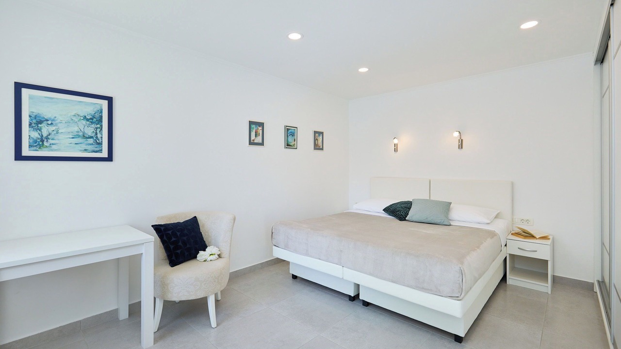 Photo of Bedroom in Pile