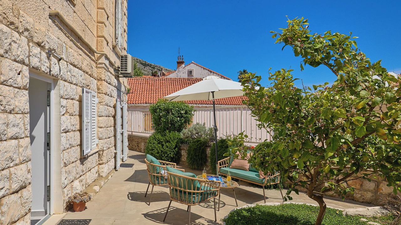 Photo of Patio Balcony in Pile