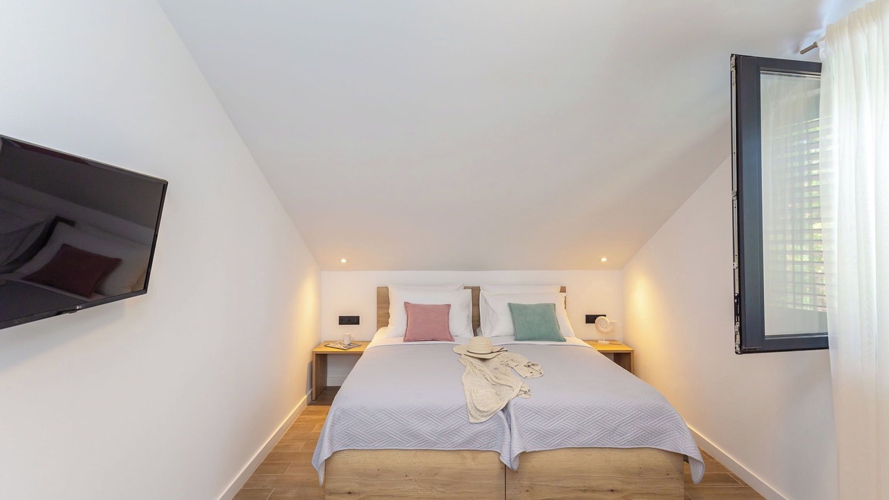 Photo of Bedroom in Pile