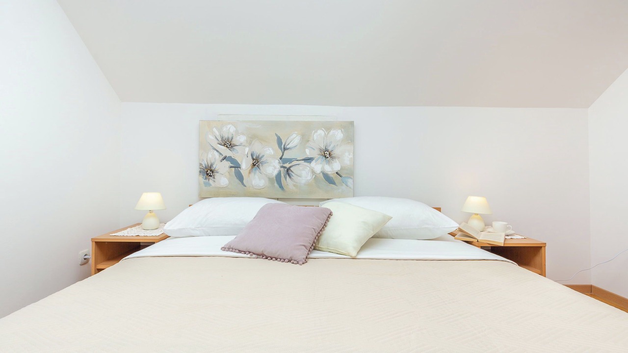 Photo of Bedroom in Pile