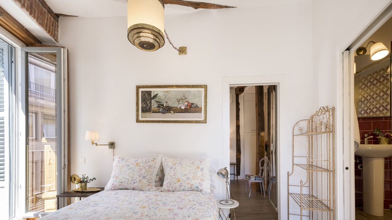 Photo of Bedroom in Golden Triangle of Art