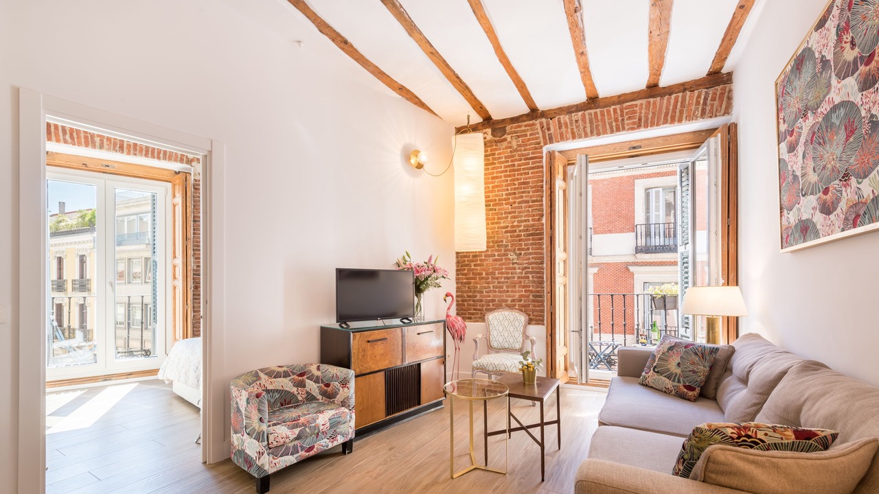 Photo of Livingroom in Golden Triangle of Art
