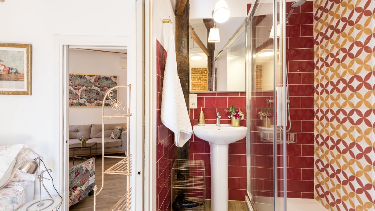 Photo of Bathroom in Golden Triangle of Art