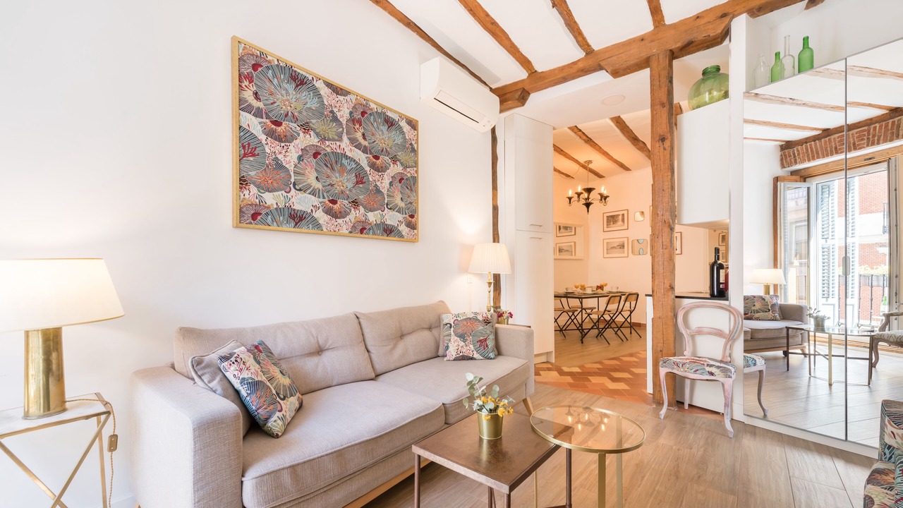 Photo of Livingroom in Golden Triangle of Art