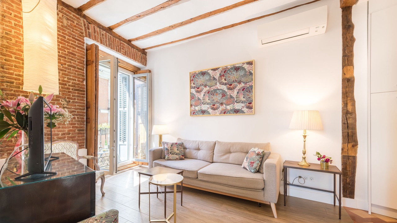 Photo of Livingroom in Golden Triangle of Art