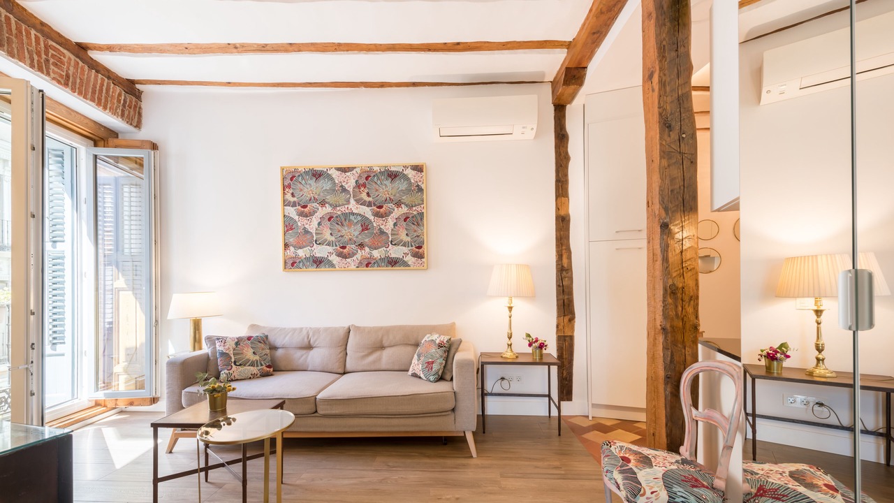 Photo of Livingroom in Golden Triangle of Art