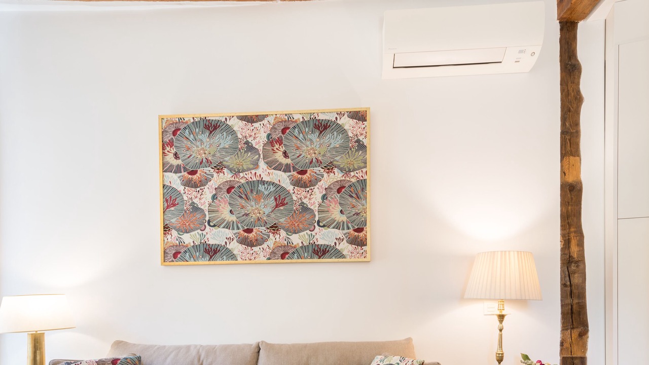 Photo of Livingroom in Golden Triangle of Art