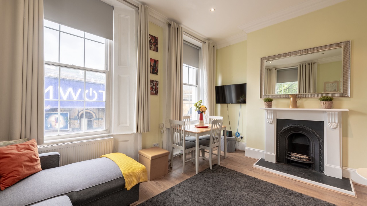 Photo of Livingroom in Cantelowes